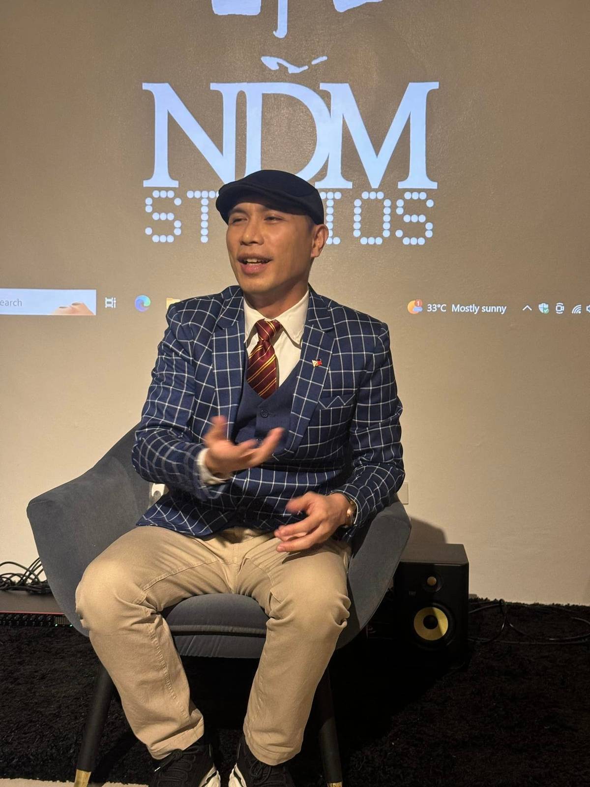 DIRECTOR Njel de Mesa.